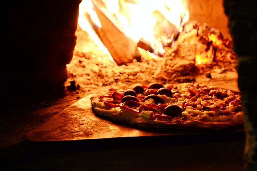 Leckeren Restaurant und knusprige italienische und amerikanische Pizza bei Big Daddy in Hamm mit einem kostenlosen Lieferservice.